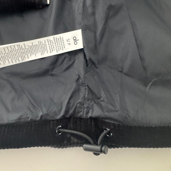 Alo Yoga Ribbed Velour Mountain Side Puffer Vest NWT, SOLD OUT, Size S - Picture 10 of 16